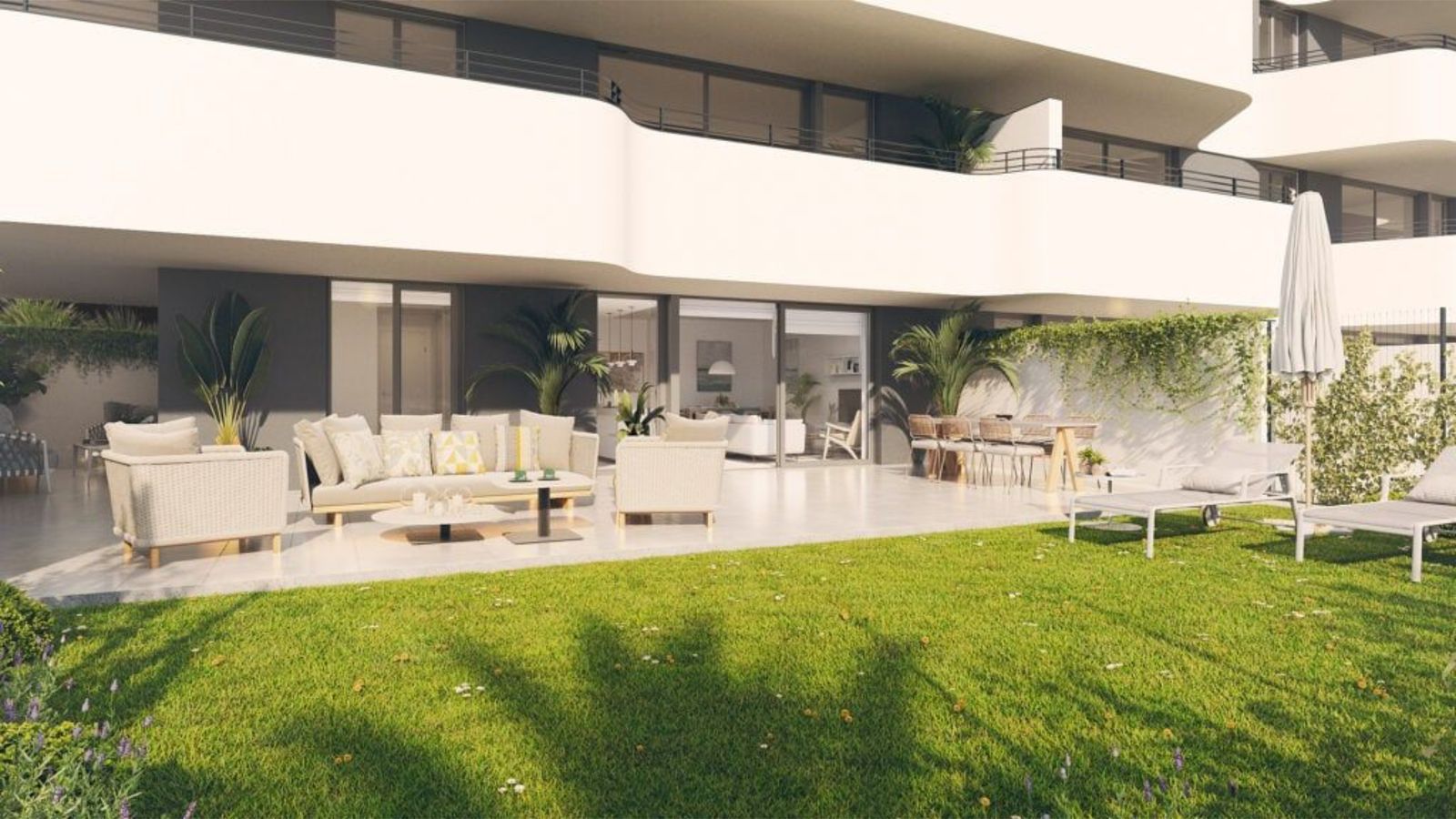 Luxe buitenruimte met terras en tuin bij Alborán eigendom